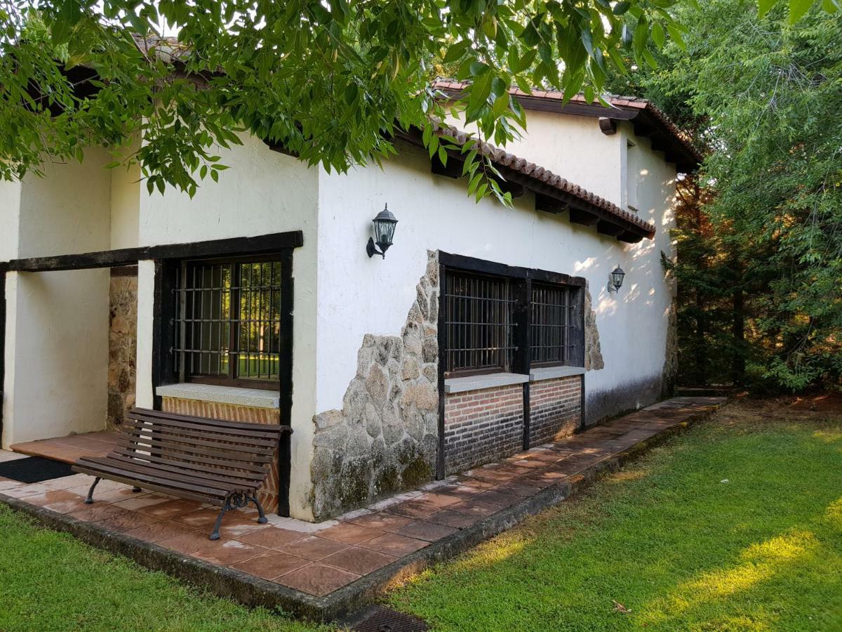 Esencia De Gredos Guest House Ramacastanas Exterior photo