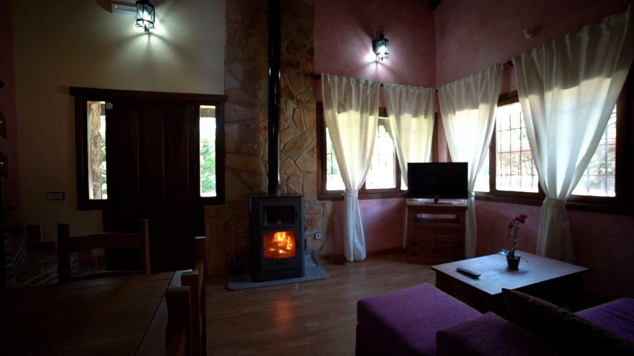 Esencia De Gredos Guest House Ramacastanas Exterior photo