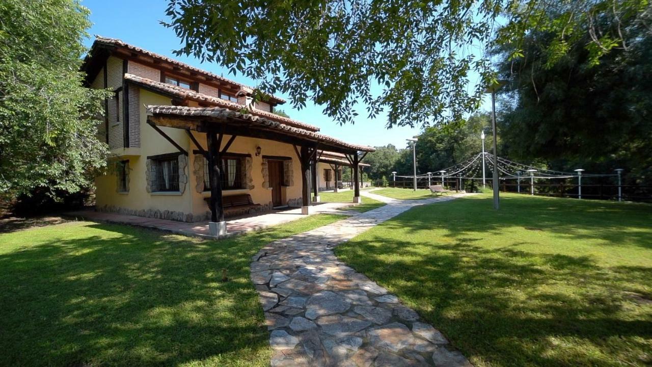 Esencia De Gredos Guest House Ramacastanas Exterior photo