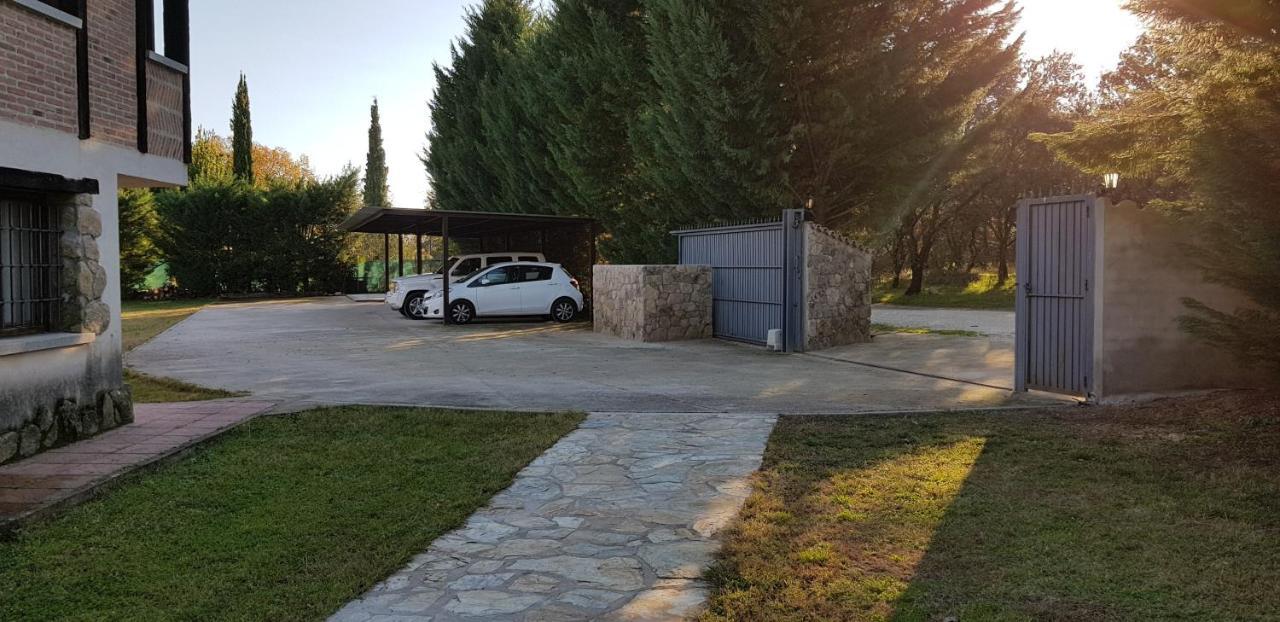 Esencia De Gredos Guest House Ramacastanas Exterior photo